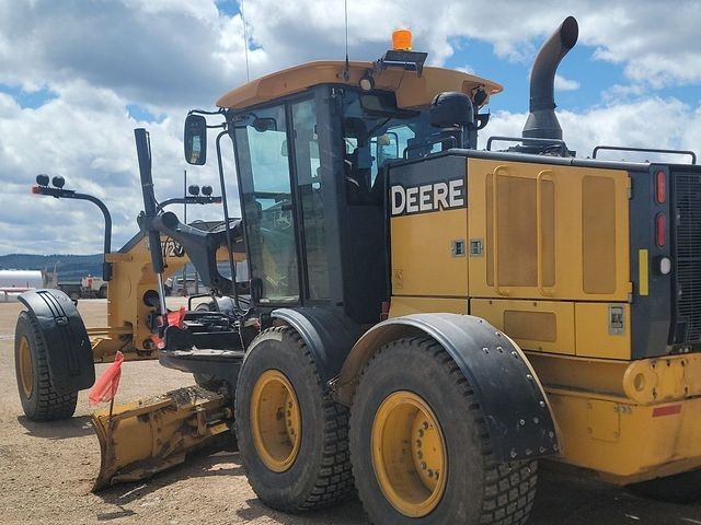 2013 John Deere 772GP
