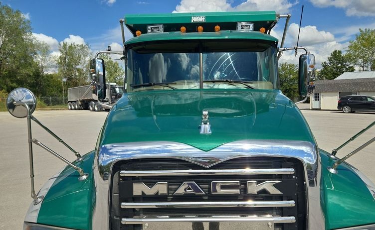 2018 Mack GU713